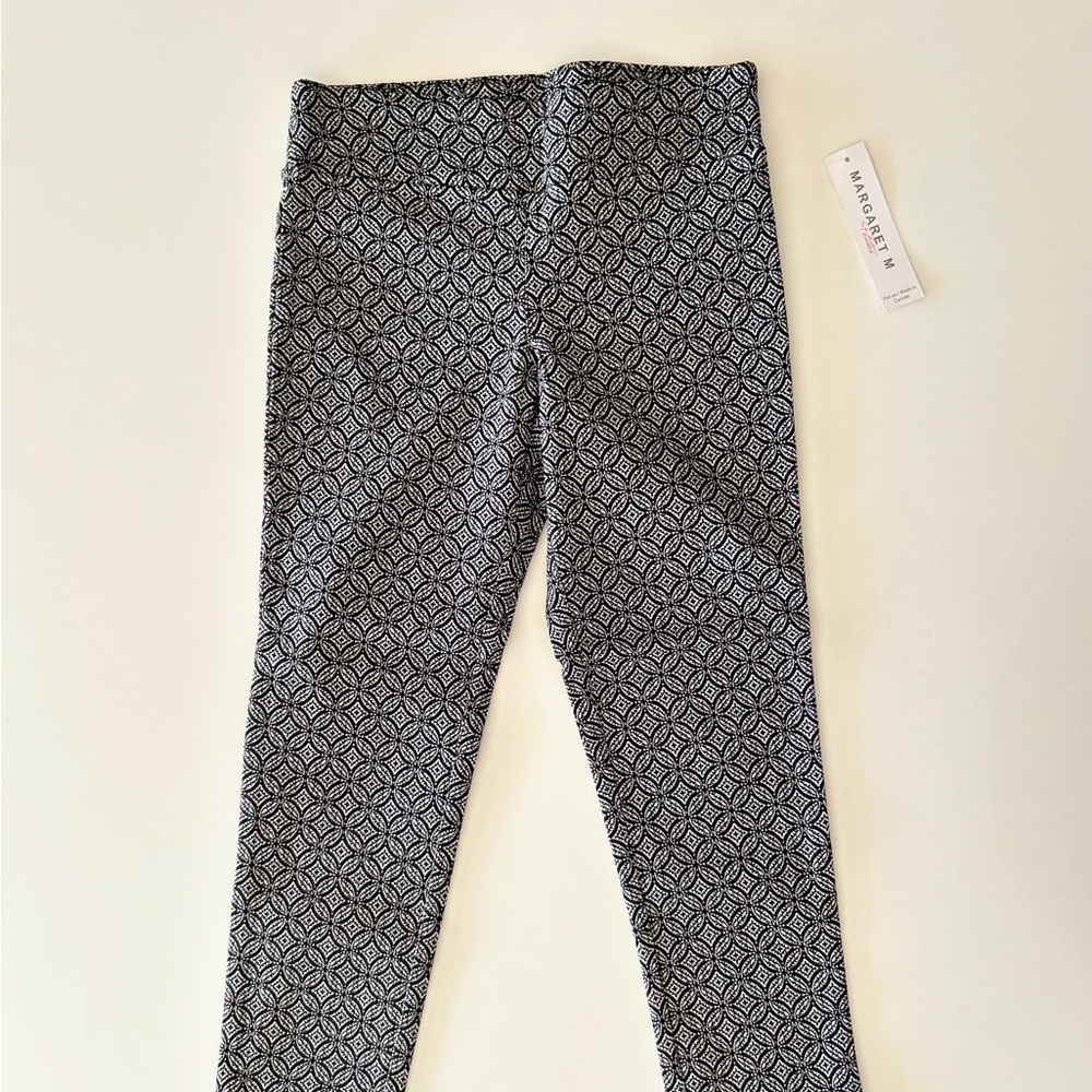 NWT - Margaret M Women’s Black & White Geometric Stitch Fix Pull On Pant Size SP